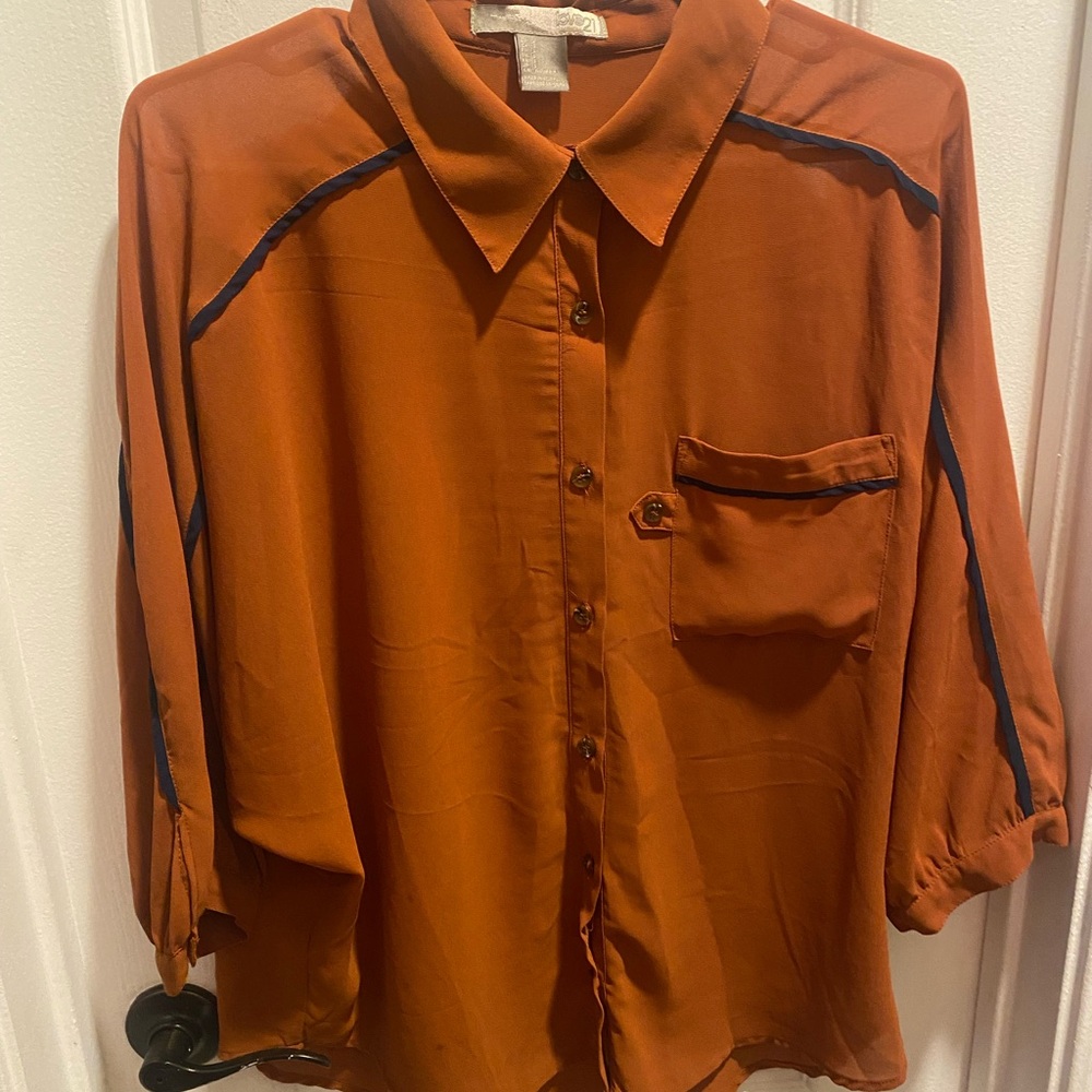 Forever 21 blouse. Rust with navy trim. Excellent conditions.